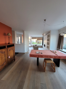 binnenschilderen woonkamer tafel af