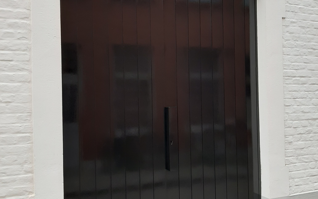 buitenschilderen deur zwart