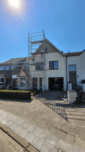 kaleien rijhuis met puntdak