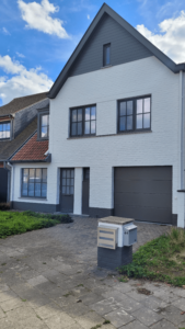 kaleien rijhuis met puntdak